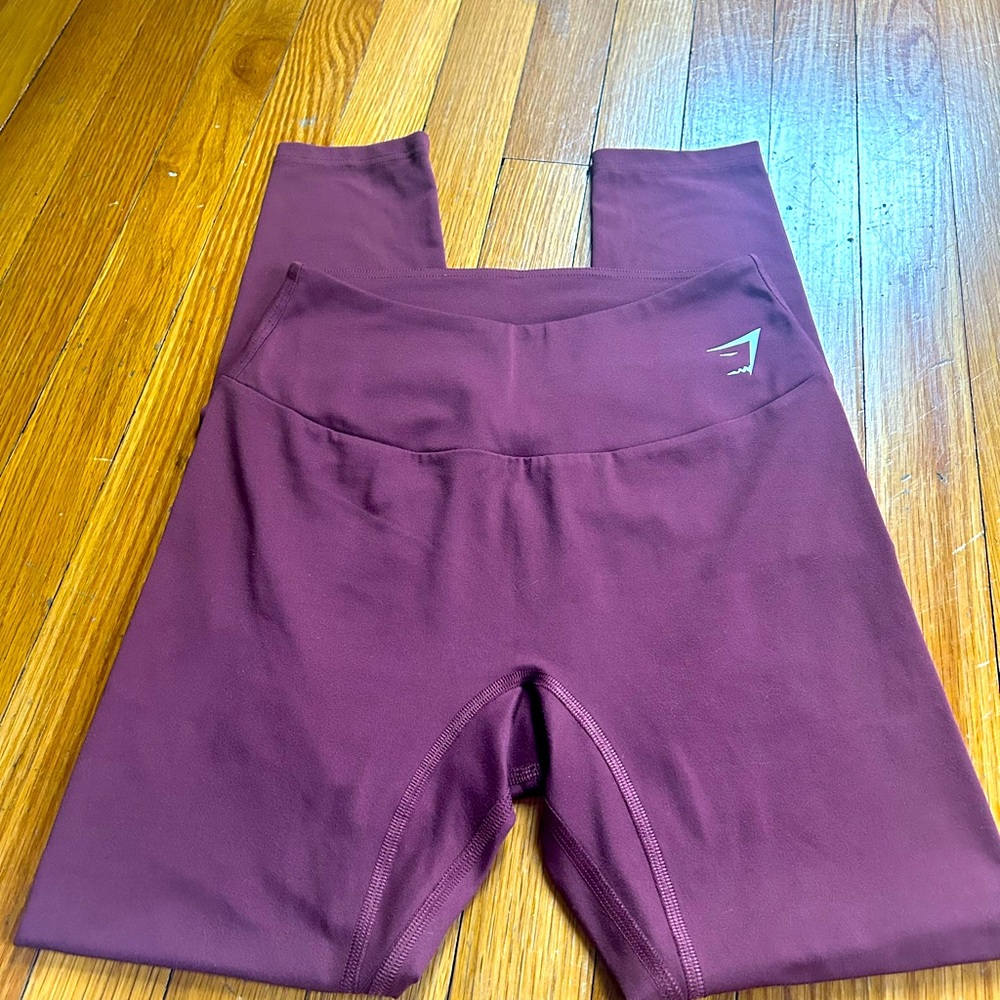 Gymshark Maroon seamless Leggings with Logo. Medium.